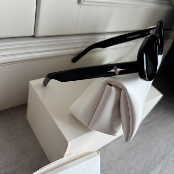 Gentle Monster Bandeone S Black Oval Sunglasses – Minimal Style, Like New main image 3